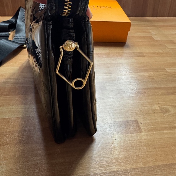 Black shiny purse with optional straps and box - Picture 11 of 11